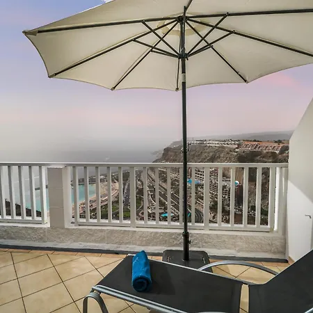 Bright Amadores Seaview