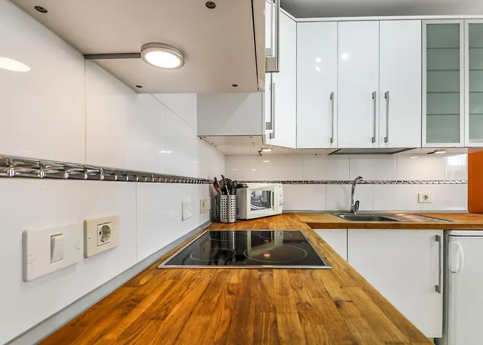 Bright Amadores Seaview *