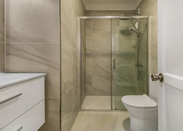 Bright Amadores Seaview