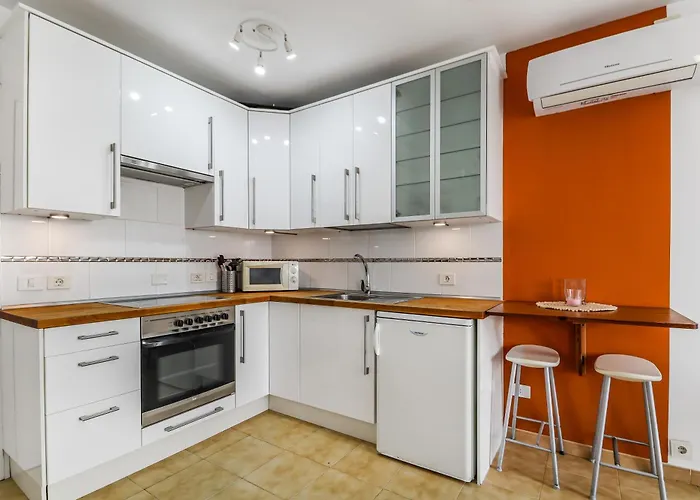 Bright Amadores Seaview *